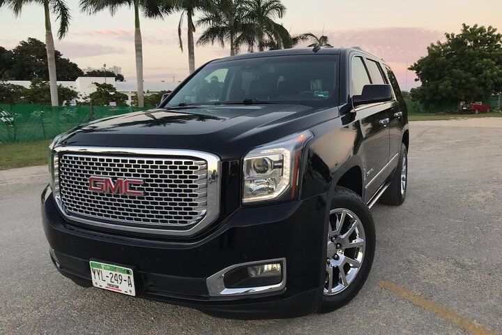 Transporte privado de lujo desde el aeropuerto de CUN a Puerto Aventuras y Akumal
